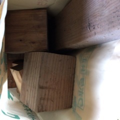 角材薪12袋くらいまとめての画像