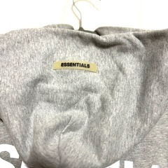 ESSENTIALS グレー パーカー　ブラックtシャツセット
の画像