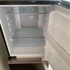 予約済み！🎀SHARP🎀✨眩しすぎる💗光沢✨♠️高級感溢れるブラック♠️❤️137L❤️❄️冷蔵庫❄️🦋美品🦋動作良好❣️人気商品❣️の画像