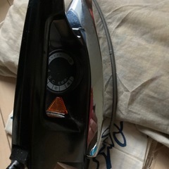 昭和初期のアイロン＆保温ポット　おまけで炊飯器の画像