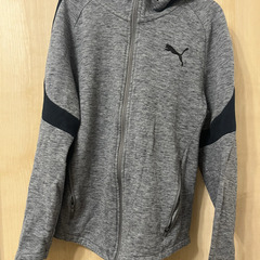 PUMA フード付きジップパーカー　グレーの画像