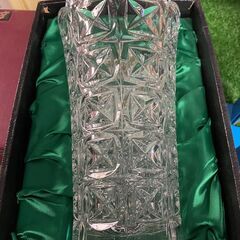 ボヘミアクリスタル カットガラス花瓶の画像