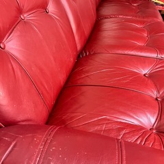 あずき色のレザーソファの画像