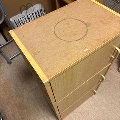 カラーボックス　扉付きの画像