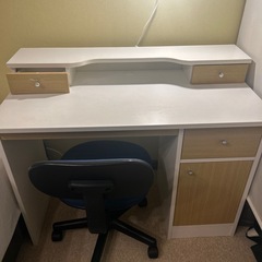 小さめ　デスク&いすの画像