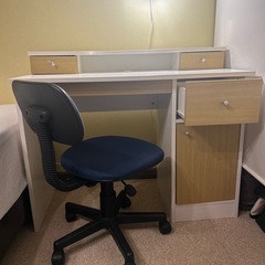 小さめ　デスク&いすの画像