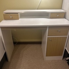 小さめ　デスク&いすの画像