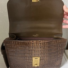 ‼️ ブラウンのクロコダイルレザーハンドバッグ【ユニセックス】の画像
