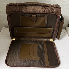 ‼️ ブラウンのクロコダイルレザーハンドバッグ【ユニセックス】の画像