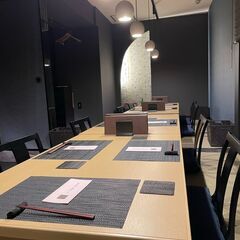 ワンランク上の飲食店経験を！ホールスタッフ大募集の画像