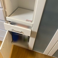 【タダでお譲り】白い食器棚【12月引き取り希望】の画像