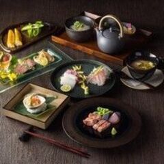 ワンランク上の飲食店経験を！ホールスタッフ大募集の画像