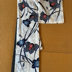 🌹浴衣　朱色帯付き　白地紺模様浴衣の画像