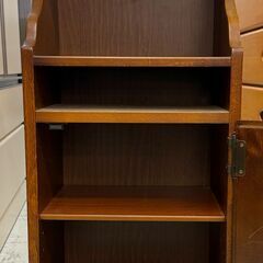 ✨️ジモティー割引✨️【ジャングルジャングル堺初芝店】カリモク　電話台　木製　幅(W)385mm × 奥行(D)325mm × 高さ(H)810mm　堺市（東区　西区　北区　南区　堺区　美原区）高石市　泉大津市　忠岡町　和泉市　松原市　大阪狭山市の画像