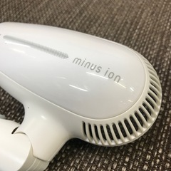 万代店　2019年製 IZUMI｜イズミ DR-RM36 ヘアードライヤー ホワイトの画像