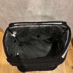 ウーバーイーツ　公式の配達バックの画像