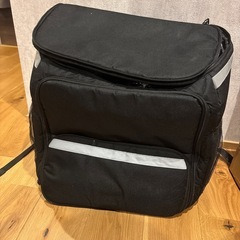 ウーバーイーツ　公式の配達バックの画像