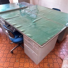 事務デスク  オフィス　事務所　机の画像