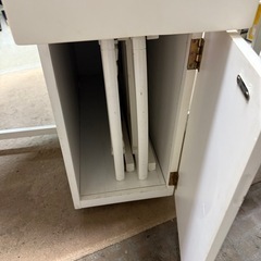 白色バタフライテーブル（楕円形）専用折り畳み椅子2脚付きの画像