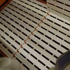 2段ベッド 幅128×奥210×高130cm 上段シングル・下段セミダブル ロータイプ 木製 ナチュラル系 はしご・宮棚・照明・コンセント付き すのこ床板 親子ベッド 二段ベッド  札幌市 清田区 平岡の画像