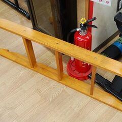 2段ベッド 幅128×奥210×高130cm 上段シングル・下段セミダブル ロータイプ 木製 ナチュラル系 はしご・宮棚・照明・コンセント付き すのこ床板 親子ベッド 二段ベッド  札幌市 清田区 平岡の画像