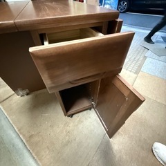 バタフライテーブル（角形）の画像