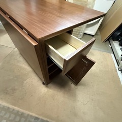 バタフライテーブル（角形）の画像