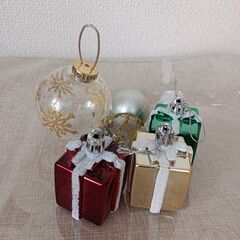 クリスマスツリー、オーナメンツ、ツリーライトの画像