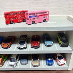 スリーコインズ　ミニカー立体駐車場　トミカ付きの画像
