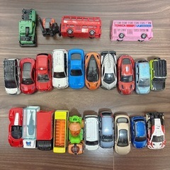 スリーコインズ　ミニカー立体駐車場　トミカ付きの画像