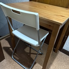 IKEA　机と椅子セットの画像