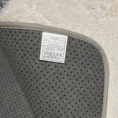 新品同様 シャギーラグ  オフホワイト 約90×130cm ホットカーペット対応 こたつ敷き にも ズレにくい加工の画像