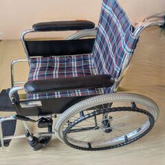 折り畳み式介護自走兼用車椅子の画像