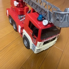 ブルーダ社　はしご車の画像