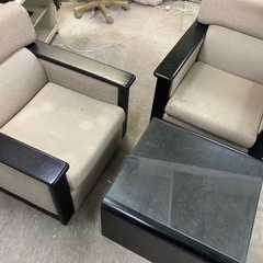 ソファとテーブルセットの画像