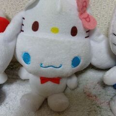 ハローキティ　ミニぬいぐるみ3個＆ミニフィギュア2個の画像