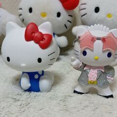 ハローキティ　ミニぬいぐるみ3個＆ミニフィギュア2個の画像