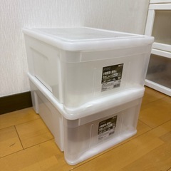 プラスチックケース2個の画像