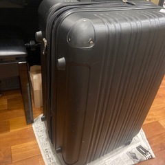 黒スーツケースの画像