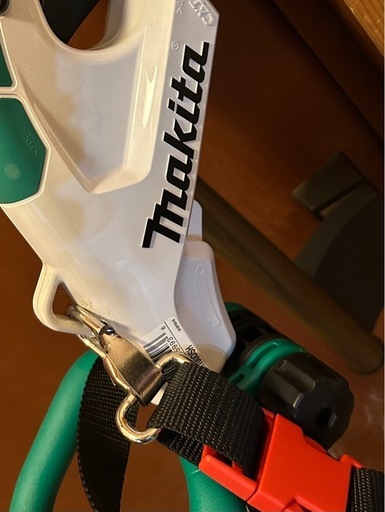 マキタ充電式草刈機MUR100d100d