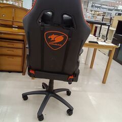 リユースのサカイ栃木店★ジモティ割あり★ COUGAR ゲーミングチェア ブラック×オレンジ W68×D60×H126～135 クリーニング済み TC11640の画像