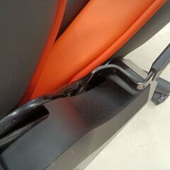 リユースのサカイ栃木店★ジモティ割あり★ COUGAR ゲーミングチェア ブラック×オレンジ W68×D60×H126～135 クリーニング済み TC11640の画像