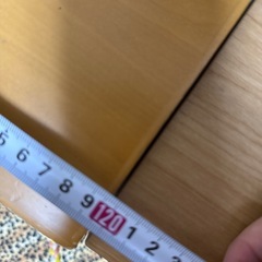 テレビ台と白い棚の画像