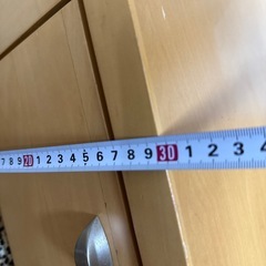 テレビ台と白い棚の画像