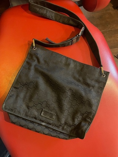 GUCCI グッチ 斜めがけショルダー 黒