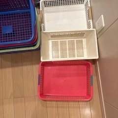 プラスチック収納カゴの画像