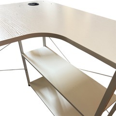 ゲーミングデスクの画像