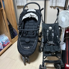 ベビーカー2台の画像