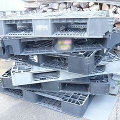 【中古】　軽量なﾌﾟﾗｽﾁｯｸ製ﾊﾟﾚｯﾄ（破損あり）の画像