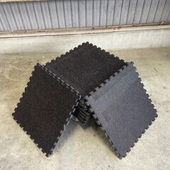 J7P2400 KaRaDa Style フロアマット 17枚 厚さ2cm ゴム ホーム ジム 防音 マット 衝撃吸収 振動吸収 ジョイントマット トレーニング エクササイズ 筋トレ 60cm×60cmの画像